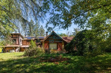 Foto 8 de Entre Oiartzun e Irún vendemos dos casas con mucho encanto  de estilo rústico en una misma parcela de 10.990 m2.