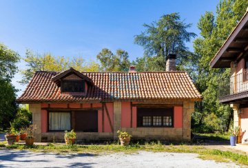 Foto 9 de Entre Oiartzun e Irún vendemos dos casas con mucho encanto  de estilo rústico en una misma parcela de 10.990 m2.