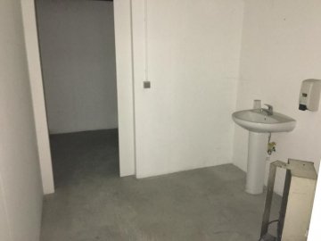 Foto 7 de Venta de nave industrial-comercial de 495m2 segregable en dos de (185m2+310m2)en Anoeta.