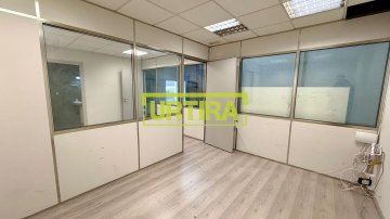 Foto 4 de Nave en Lezo de 441m2 con 306m2 de campa privada vallada.