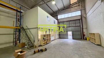 Foto 6 de Nave en Lezo de 441m2 con 306m2 de campa privada vallada.