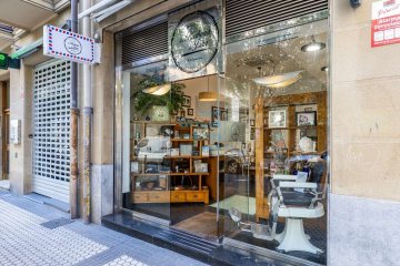 Foto 2 de Antiguo. Local en zona muy comercial de la calle Matía. Foto 2 de Antiguo. Local en zona muy comercial de la calle Matía.