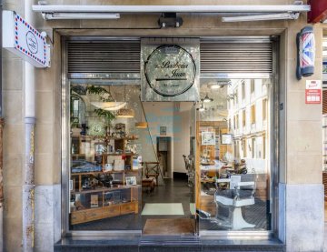 Foto 3 de Antiguo. Local en zona muy comercial de la calle Matía. Foto 3 de Antiguo. Local en zona muy comercial de la calle Matía.