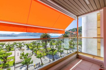 Foto 46 de Centro. Calle Hernani. Piso con dos dormitorios y terraza con vistas panorámicas de la Bahía de la Concha.