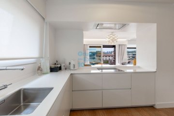 Foto 3 de Toki Eder. Espectacular ático reformado, muy luminoso, con terrazas, garaje y trastero. Foto 3 de Toki Eder. Espectacular ático reformado, muy luminoso, con terrazas, garaje y trastero.