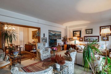 Foto 10 de Amara. José Mª Salaberría. Piso de gran tamaño de cinco dormitorios con terraza orientada al Oeste. Garaje opcional.