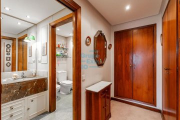 Foto 21 de Amara. José Mª Salaberría. Piso de gran tamaño de cinco dormitorios con terraza orientada al Oeste. Garaje opcional.