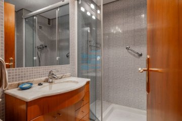 Foto 46 de Amara. José Mª Salaberría. Piso de gran tamaño de cinco dormitorios con terraza orientada al Oeste. Garaje opcional.