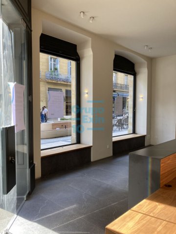 Foto 3 de Centro. Local comercial en una de las mejores esquinas en la calle Easo.