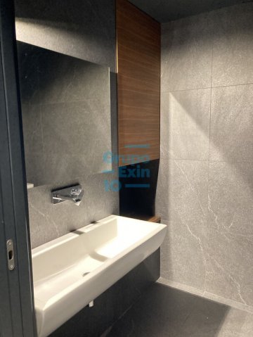 Foto 8 de Centro. Local comercial en una de las mejores esquinas en la calle Easo.