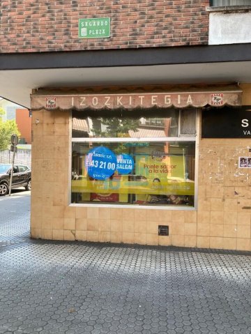 Foto 3 de Astigarraga. Kale Nagusia. Local en esquina con dos escaparates, junto a Sagardo plaza.