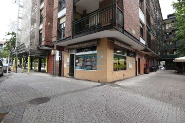 Foto 5 de Astigarraga. Kale Nagusia. Local en esquina con dos escaparates, junto a Sagardo plaza.