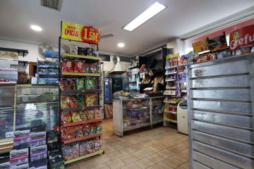Foto 7 de Astigarraga. Kale Nagusia. Local en esquina con dos escaparates, junto a Sagardo plaza.