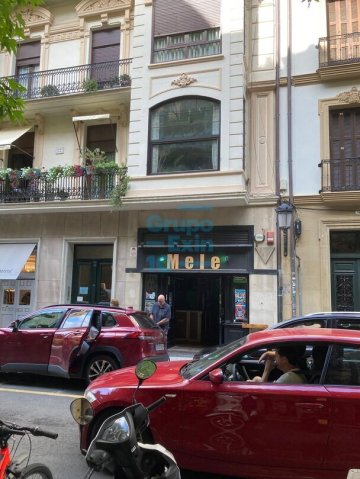 Foto 2 de Centro. Garibay. Local de dos plantas con salida de humos y con licencia de bar cervecería.