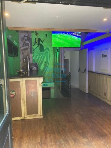 Foto 4 de Centro. Garibay. Local de dos plantas con salida de humos y con licencia de bar cervecería.