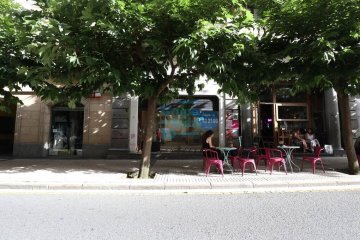 Foto 3 de Centro. Calle Bengoetxea. Local de dos plantas en zona de mucha visibilidad.