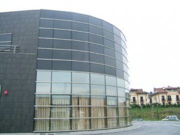 Foto 12 de Amplia oficina divisible en edificio singular con gran cristalera.