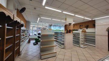 Foto 3 de Fantástico local de esquina cuya última actividad ha sido supermercado.