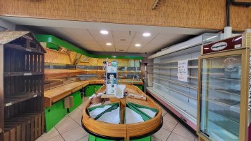 Foto 4 de Fantástico local de esquina cuya última actividad ha sido supermercado.