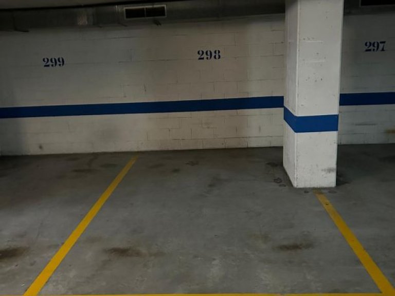 Foto 1 de Raya de garaje en duque de mandas Foto 1 de Raya de garaje en duque de mandas