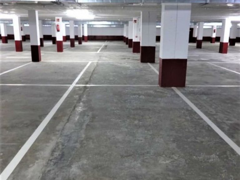 Foto 1 de Garaje de raya para un coche.