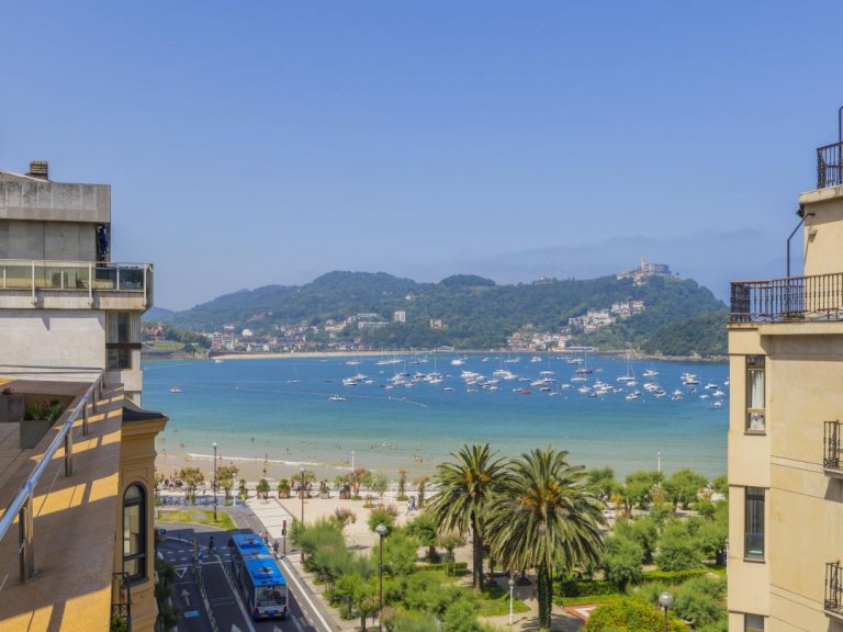 Gran piso con terraza y vistas al mar : /kunden/homepages/21/d465381378/htdocs/exin10.com//fotos/525x348/A32914_001.jpg
