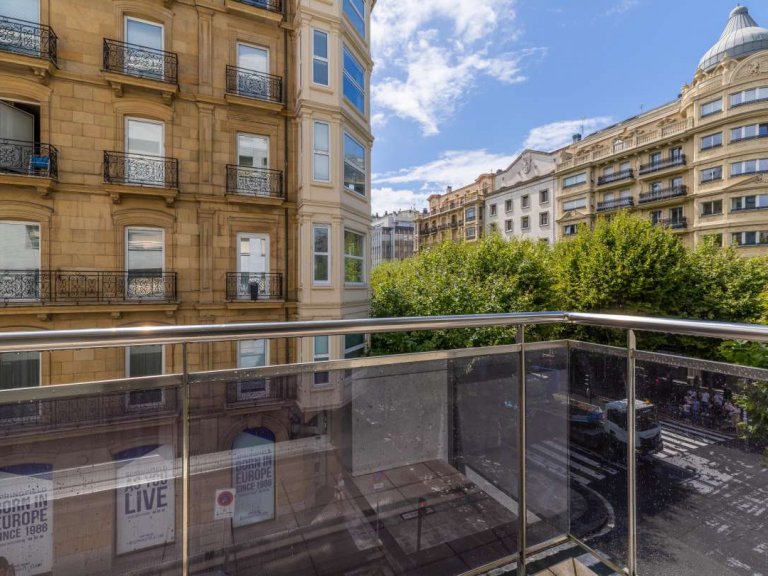 Foto 4 de Gran piso reformado en Avenida de la Libertad