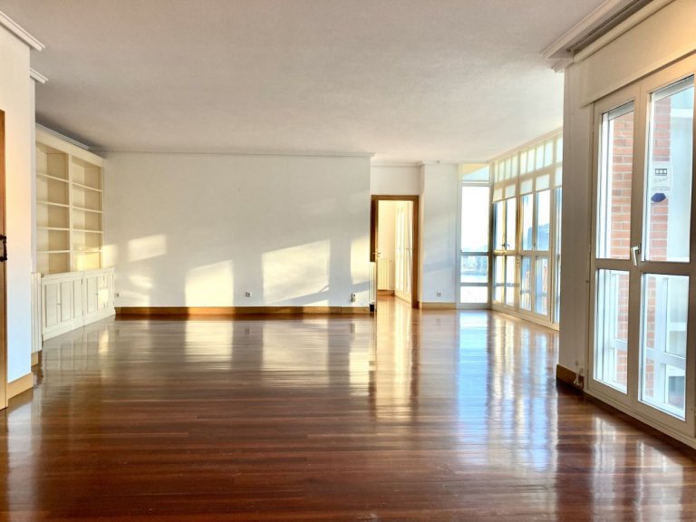 Foto 1 de Estupendo piso junto a Miraconcha Foto 1 de Estupendo piso junto a Miraconcha