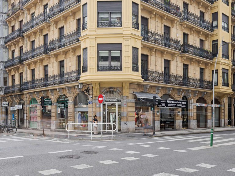 Local muy comercial de esquina