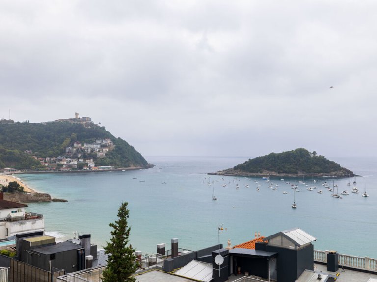 Foto 4 de Maravilloso piso duplex con vistas totales a la bahía