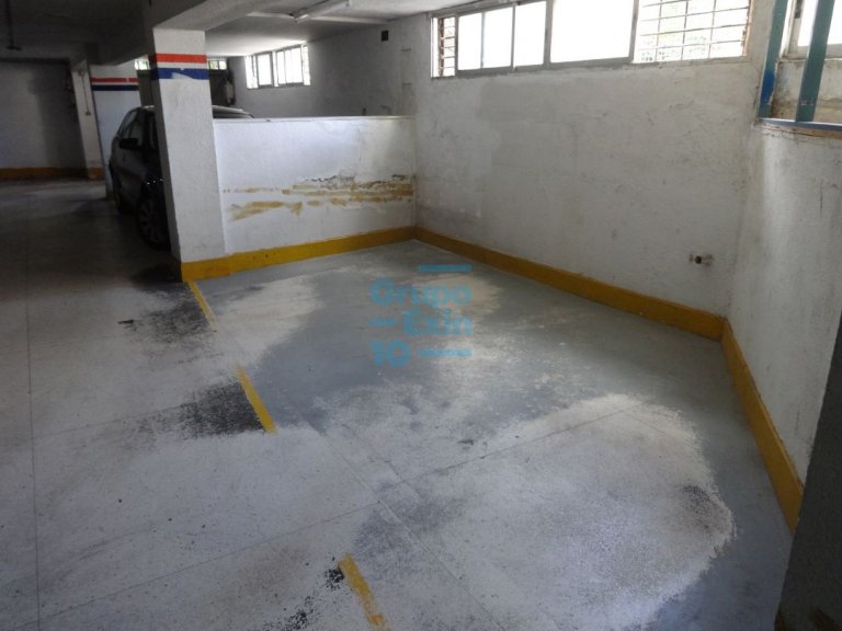 Foto 1 de ANTIGUO. Escolta Real. 3 coronas. En planta de calle.