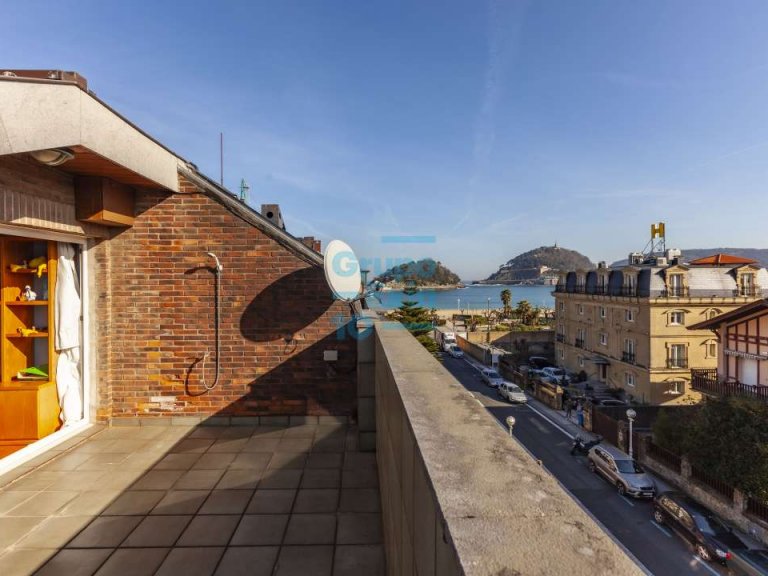 Foto 4 de Ondarreta. Zona villas, junto a la playa.