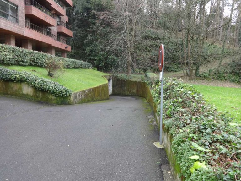 Foto 1 de Antiguo. Zona baja de Pío Baroja. Garaje cerrado.