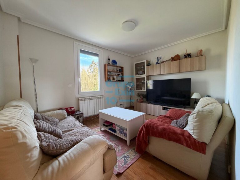 Foto 1 de Paseo de Ayete, frente al ambulatorio Foto 1 de Paseo de Ayete, frente al ambulatorio