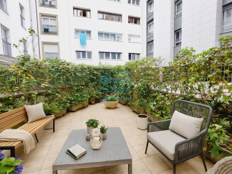 Foto 1 de Vivienda de construcción moderna con terraza junto a la Avenida de la Libertad Foto 1 de Vivienda de construcción moderna con terraza junto a la Avenida de la Libertad