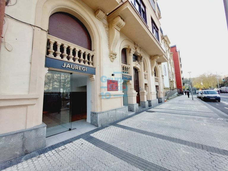 Local comercial y con visibilidad en Duque de Mandas