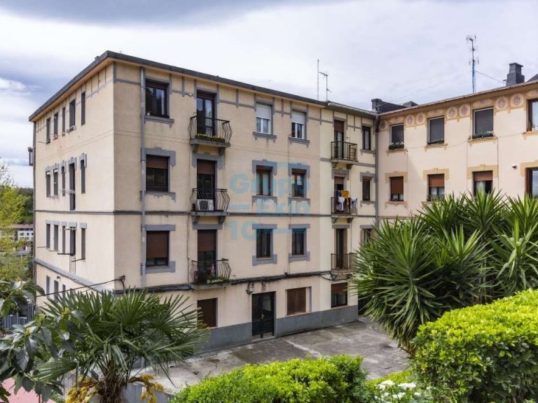 Apartamento en venta todo exterior en Donostia, muy luminoso ideal para una persona o pareja.