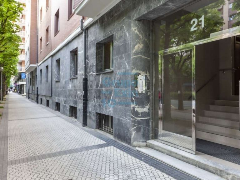 Foto 1 de Amplio piso exterior en Avenida de Madrid 21, Donostia-San Sebastián.