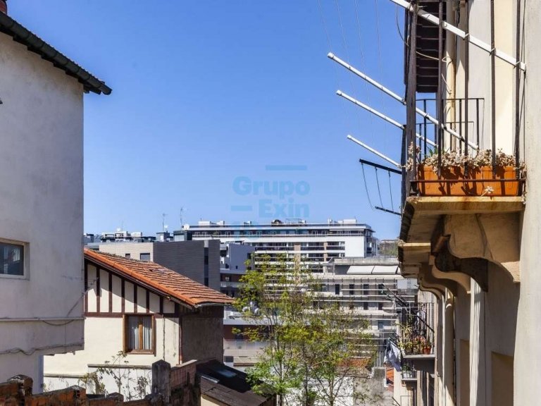 Foto 1 de Oportunidad única de vivir en el corazón de San Sebastián, piso en venta próximo a Plaza Easo y a 600m de la playa de la Concha.