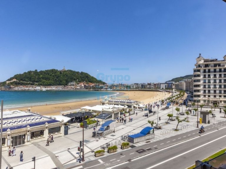 Foto 2 de Magnífica propiedad en venta ubicada ante la bahía de La Concha, en una de las zonas más exclusivas de Donostia - San Sebastián.