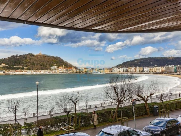 Foto 4 de Una propiedad única, irrepetible, estratégicamente ubicada ante la Bahía de la Concha, situada en una de las más selectas zonas de San Sebastián.