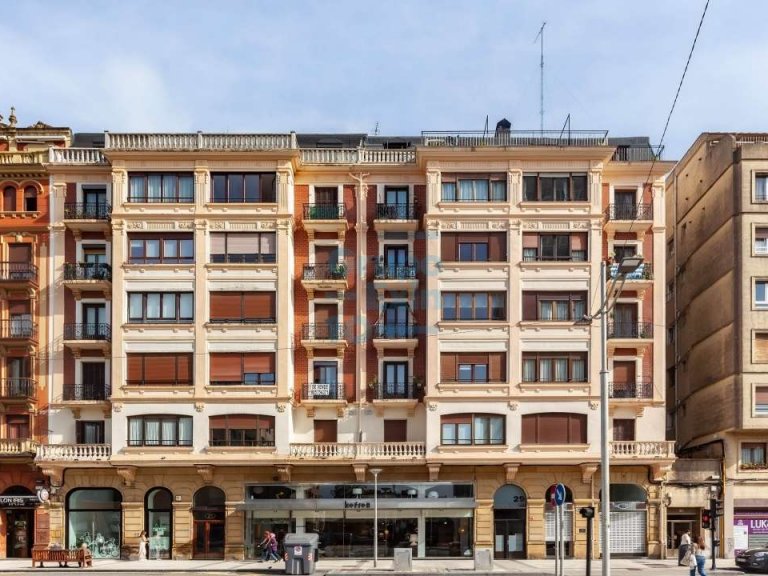 Interesante vivienda en venta en Duque de Mandas, San Sebastián.