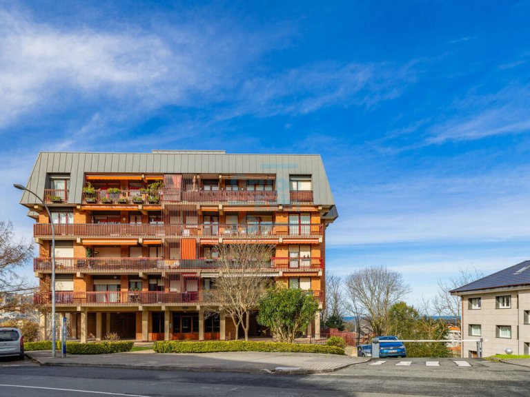 Foto 1 de Magnífica y luminosa vivienda con terraza a la venta, en San Sebastián