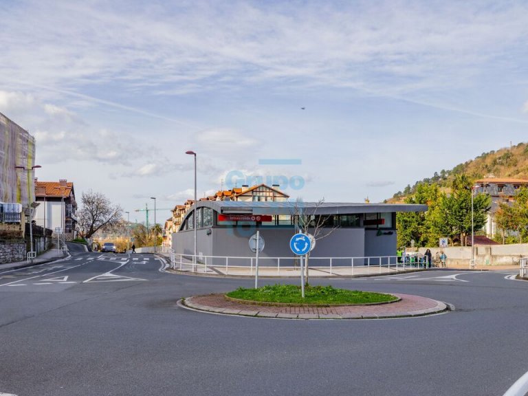 Foto 1 de Interesante piso en venta, totalmente exterior, ubicado en San Sebastián Foto 1 de Interesante piso en venta, totalmente exterior, ubicado en San Sebastián