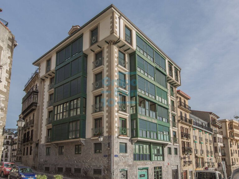 Foto 2 de Excepcional piso dúplex con vistas panorámicas a la Bahía de la Concha en Donostia-San Sebastián