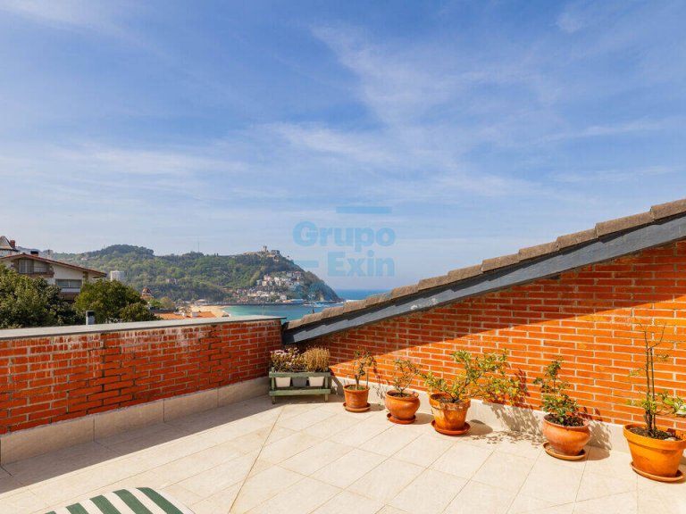 Foto 3 de Magnífico dúplex con vistas a La Concha y terraza exclusiva a la venta