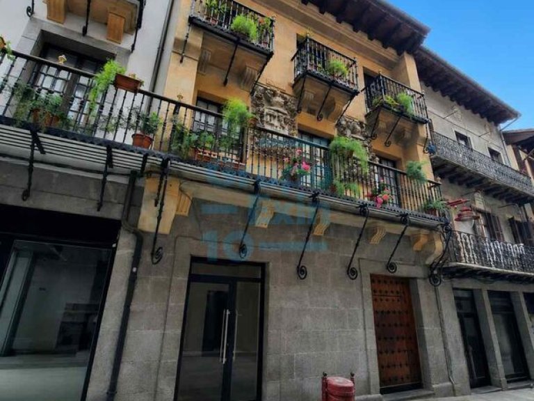 Local comercial en venta en el corazón de Hernani en la calle Mayor