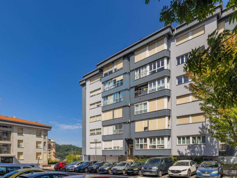 Foto 1 de Aukera paregabeko etxebizitza Altzan salgai / Estupenda oportunidad de piso a la venta en Alza.