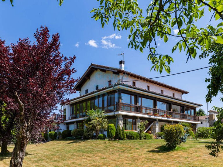 Foto 1 de Casa Rural Flor de Vida - Casa rural en venta con gran potencial turístico en Lizaso, Valle de Ultzama