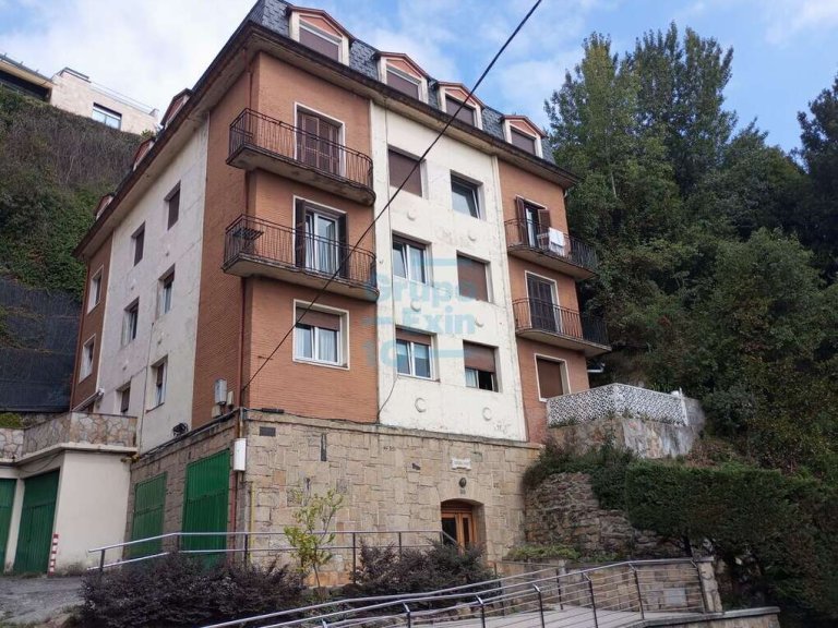 Foto 1 de Exclusiva vivienda en venta con vistas al mar en el corazón del Antiguo, en Donostia-San Sebastián. Foto 1 de Exclusiva vivienda en venta con vistas al mar en el corazón del Antiguo, en Donostia-San Sebastián.